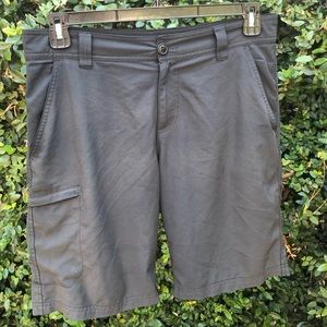 COLUMBIA size 32 black lightweight board shorts